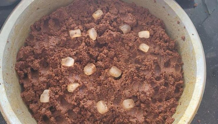 45 derecelik sıcakta buzla yoğurmaya başladılar