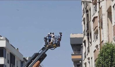 Avcılar’da 5 katlı binada yangın: 2 kişi pencereden atladı… 1’i ağır 3 yaralı var