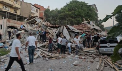 Balıkesir Sındırgı’da 6,1 Büyüklüğünde Deprem: Birçok Binada Yıkım Var
